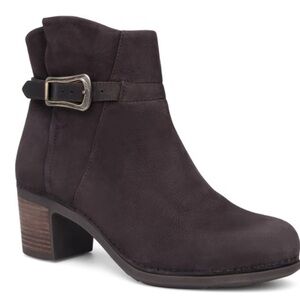NWOT Dansko Brown Nubuck Boots, Size 41